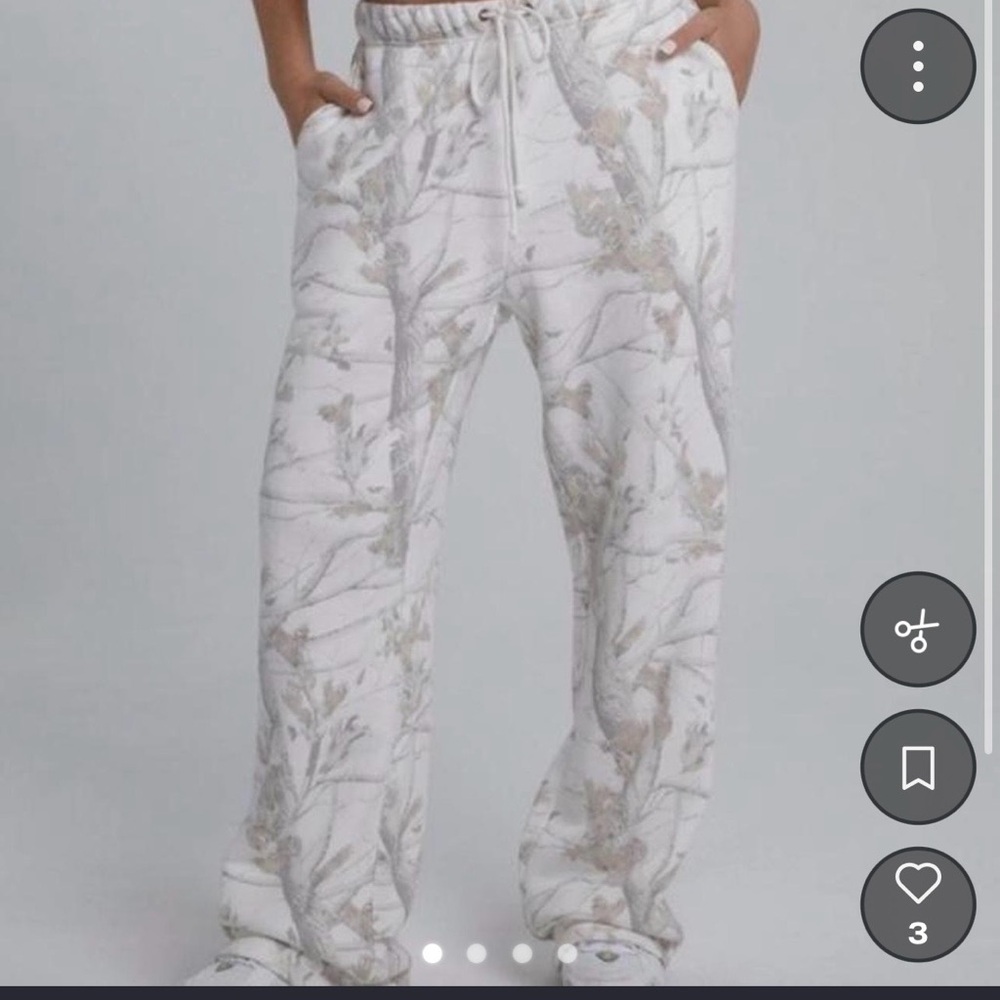 Women's Printed Cozy sweat Pants and crew neck - White camo. Dairy boy
